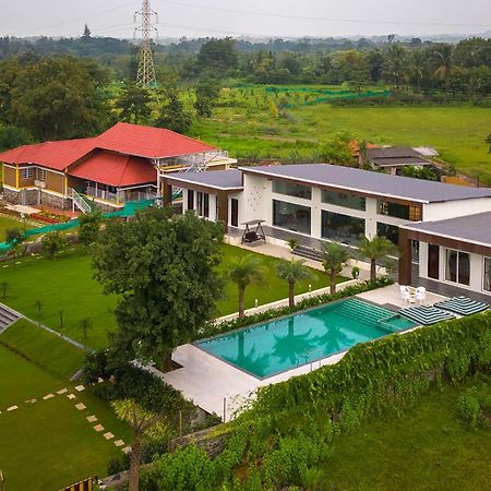 Natures Odyssey By Stayvista - Amidst Lush Greenery With Outdoor Pool And Indoor Activities Chinchavli Εξωτερικό φωτογραφία